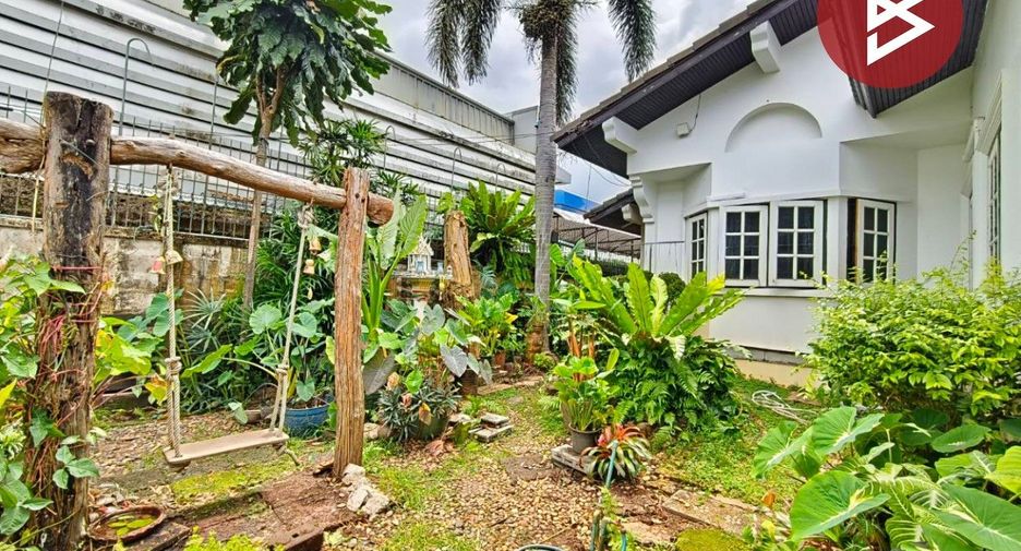 For sale 4 bedrooms house in Mueang Chanthaburi, Chanthaburi
