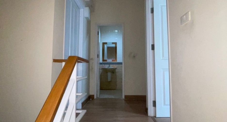 For sale 4 bedrooms townhouse in Prawet, Bangkok