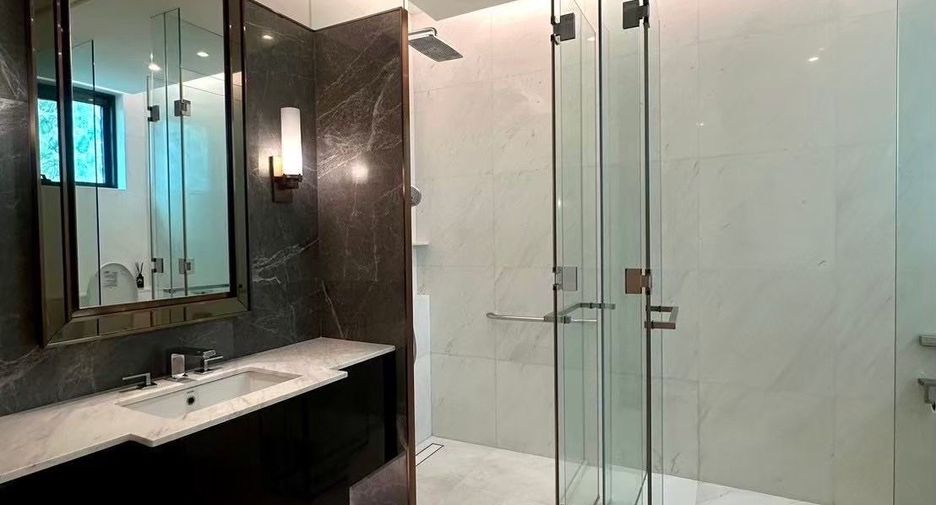 For rent 2 bedrooms condo in Pathum Wan, Bangkok