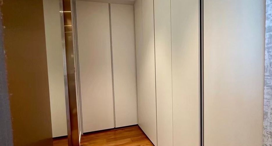 For rent 2 bedrooms condo in Pathum Wan, Bangkok