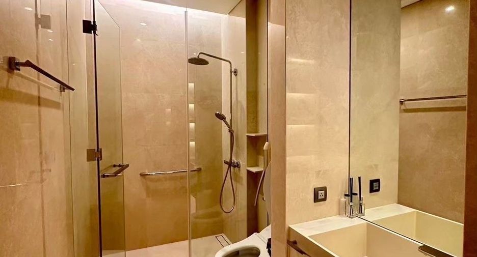 For rent 2 bedrooms condo in Pathum Wan, Bangkok