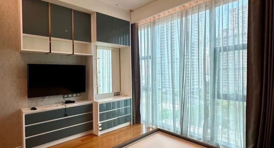 For rent 2 bedrooms condo in Pathum Wan, Bangkok