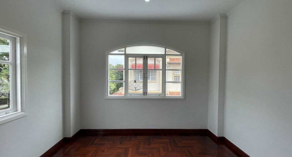 For sale 3 bedrooms house in Sai Mai, Bangkok