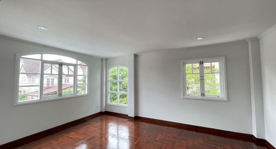 For sale 3 bedrooms house in Sai Mai, Bangkok