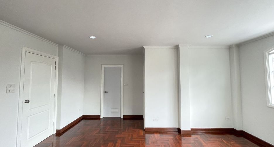 For sale 3 bedrooms house in Sai Mai, Bangkok