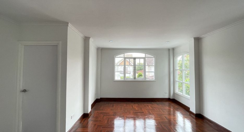 For sale 3 bedrooms house in Sai Mai, Bangkok