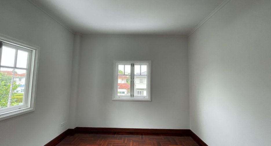 For sale 3 bedrooms house in Sai Mai, Bangkok