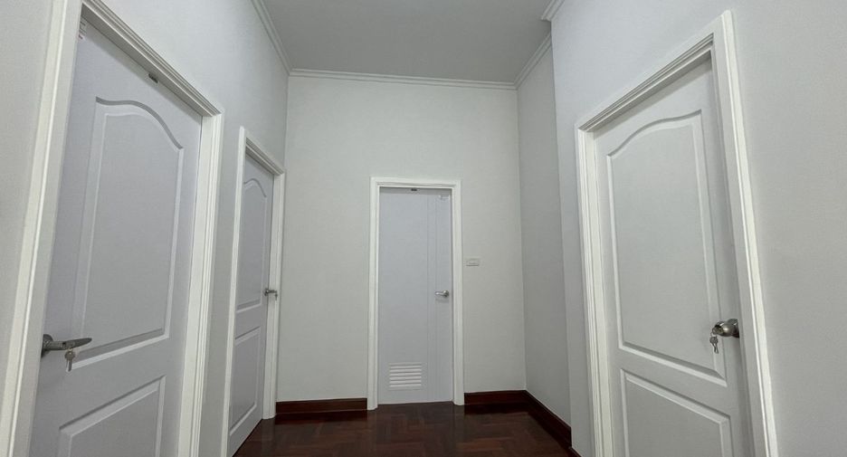 For sale 3 bedrooms house in Sai Mai, Bangkok
