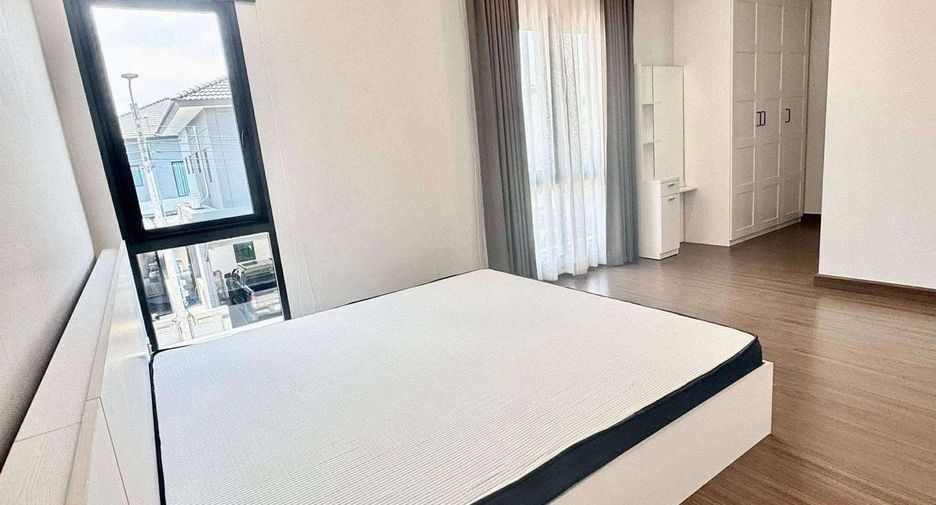 Casa en alquiler y en venta de 4 habitaciones en Bang Phli, Samut Prakan