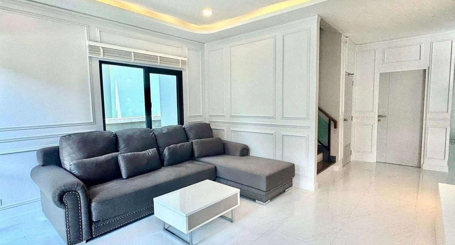 Casa en alquiler y en venta de 4 habitaciones en Bang Phli, Samut Prakan