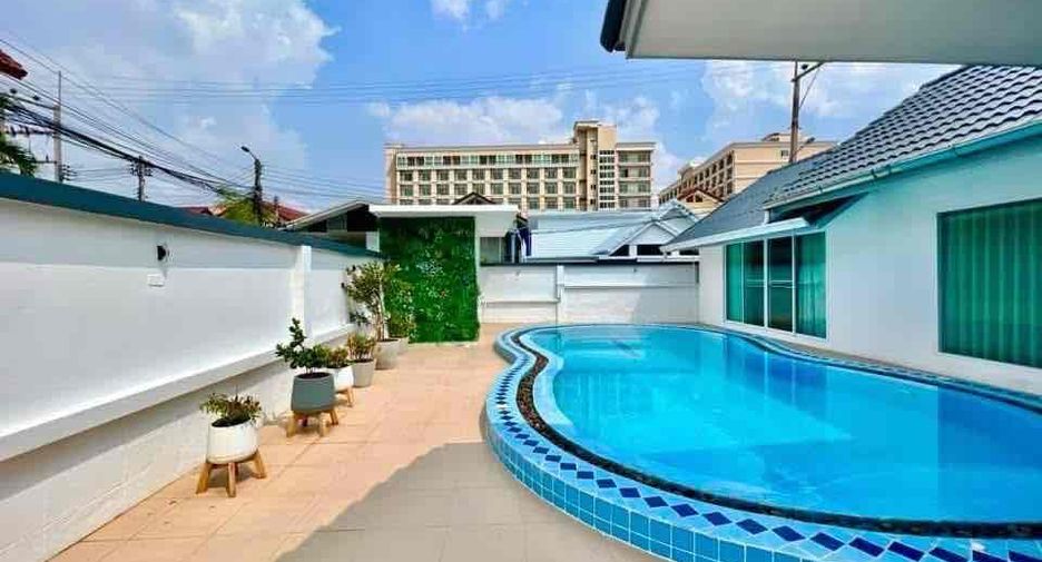 For rent 4 bedrooms villa in Bang Lamung, Chonburi