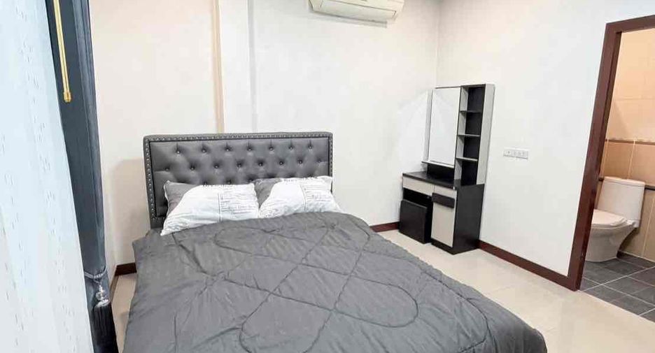 Villa en alquiler de 3 habitaciones en Bang Lamung, Chonburi