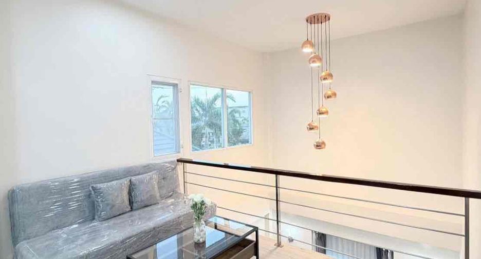 Villa en alquiler de 3 habitaciones en Bang Lamung, Chonburi