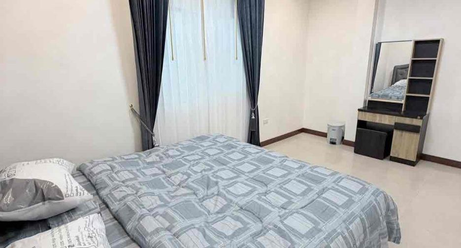 Villa en alquiler de 3 habitaciones en Bang Lamung, Chonburi