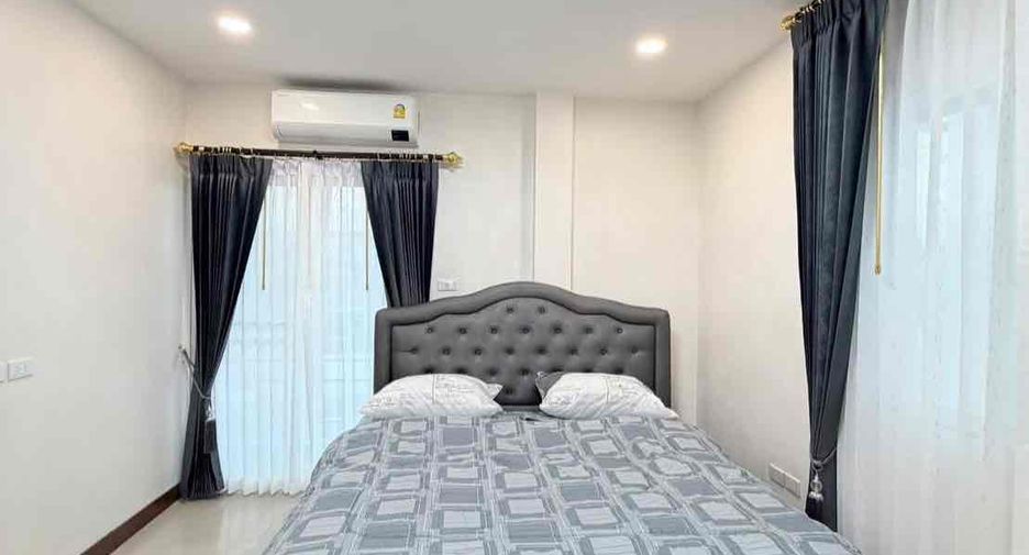 Villa en alquiler de 3 habitaciones en Bang Lamung, Chonburi