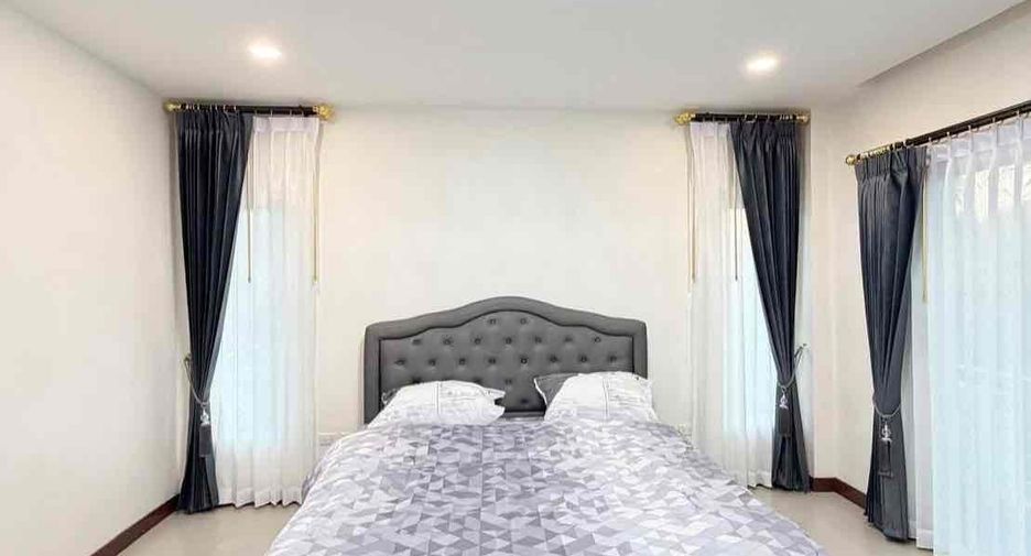 Villa en alquiler de 3 habitaciones en Bang Lamung, Chonburi