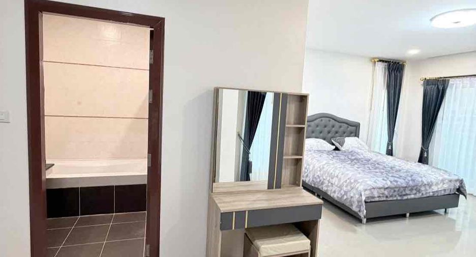 Villa en alquiler de 3 habitaciones en Bang Lamung, Chonburi