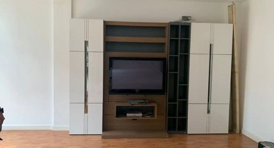 For rent そして for sale 3 ベッドルーム townhouse in Khan Na Yao, Bangkok