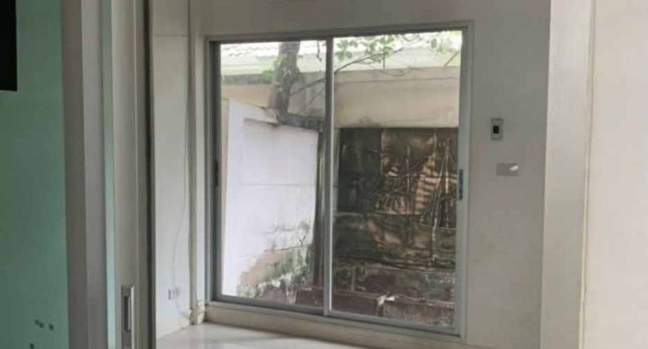 For rent そして for sale 3 ベッドルーム townhouse in Khan Na Yao, Bangkok