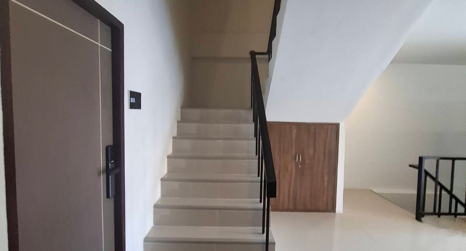 For rent 42 bedrooms hotel in Bang Lamung, Chonburi