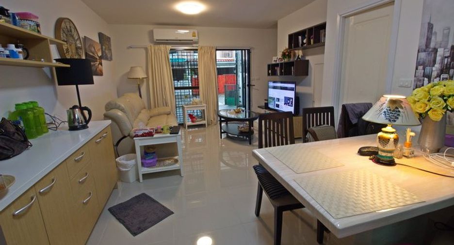 Reihenhaus zur Miete mit 3 Zimmer in Mueang Samut Prakan, Samut Prakan