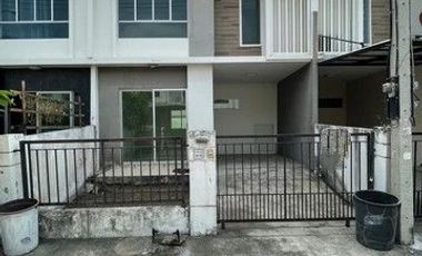 For sale 1 bed townhouse in Mueang Pathum Thani, Pathum Thani