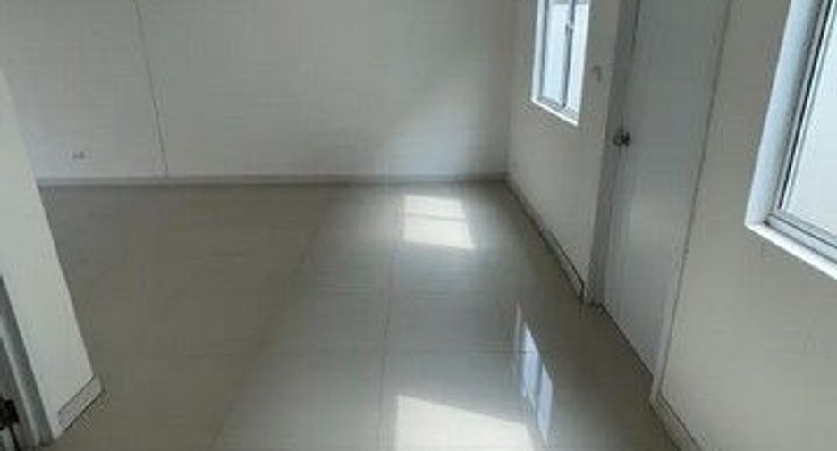 For sale 1 bed townhouse in Mueang Pathum Thani, Pathum Thani