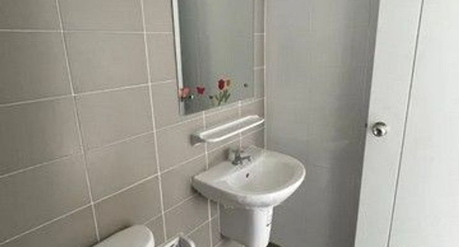 For sale 1 bed townhouse in Mueang Pathum Thani, Pathum Thani