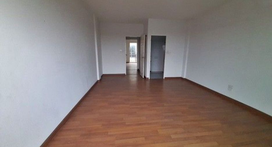 For sale 1 bed retail Space in Khlong Sam Wa, Bangkok