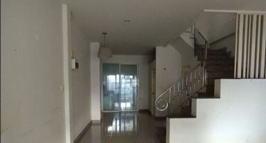 Reihenhaus zum Kauf mit 1 Zimmer in Phrom Khiri, Nakhon Si Thammarat