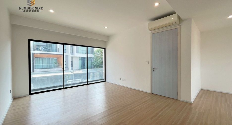 Casa adosada en venta de 3 habitaciones en Saphan Sung, Bangkok