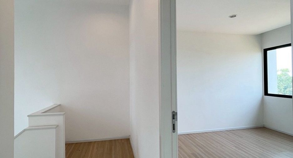 Casa adosada en venta de 3 habitaciones en Saphan Sung, Bangkok