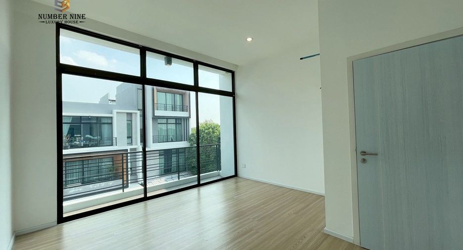 Casa adosada en venta de 3 habitaciones en Saphan Sung, Bangkok