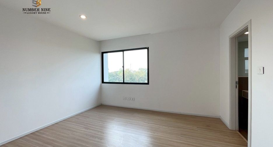 Casa adosada en venta de 3 habitaciones en Saphan Sung, Bangkok