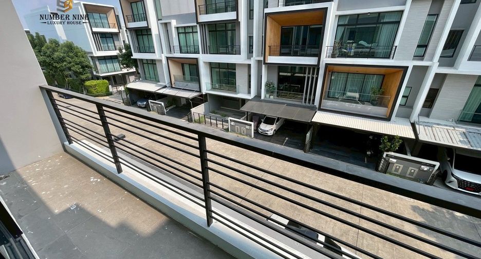 Casa adosada en venta de 3 habitaciones en Saphan Sung, Bangkok