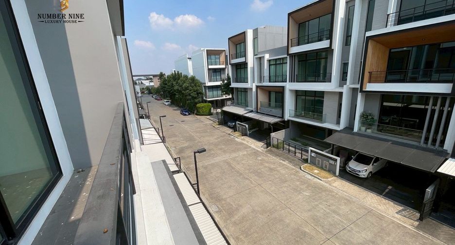 Casa adosada en venta de 3 habitaciones en Saphan Sung, Bangkok