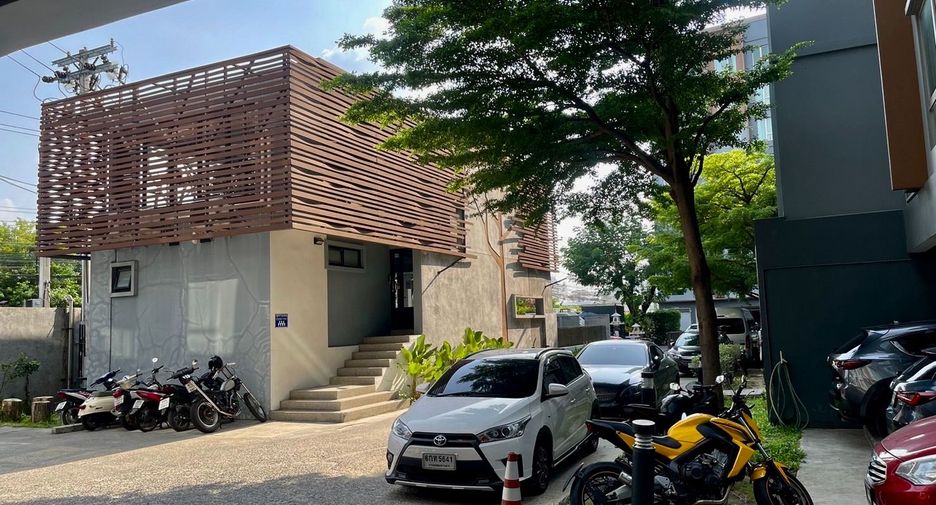 For sale 1 bed condo in Huai Khwang, Bangkok