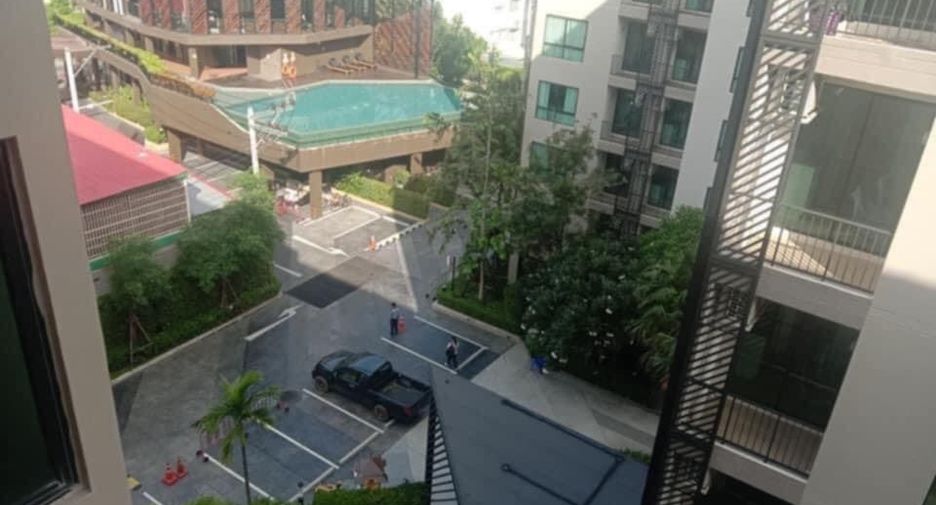 For sale 1 bed condo in Mueang Samut Prakan, Samut Prakan