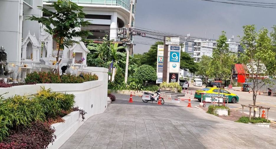For sale 1 bed condo in Bang Khun Thian, Bangkok