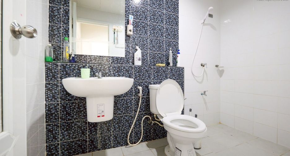 For sale 4 bedrooms townhouse in Lat Lum Kaeo, Pathum Thani