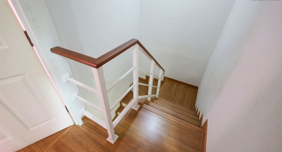 For sale 4 bedrooms townhouse in Lat Lum Kaeo, Pathum Thani