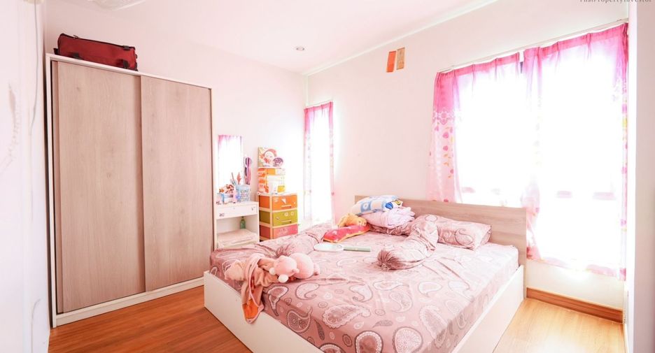 For sale 4 bedrooms townhouse in Lat Lum Kaeo, Pathum Thani