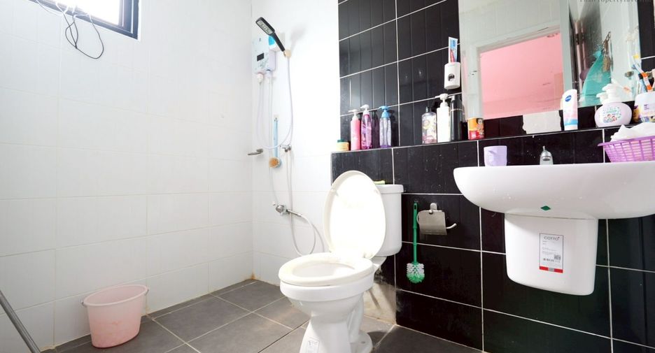 For sale 4 bedrooms townhouse in Lat Lum Kaeo, Pathum Thani