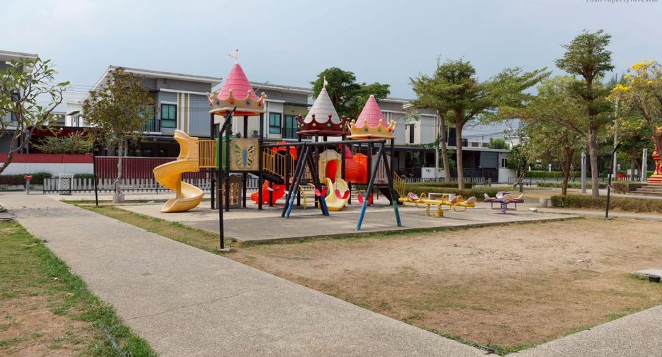 For sale 4 bedrooms townhouse in Lat Lum Kaeo, Pathum Thani
