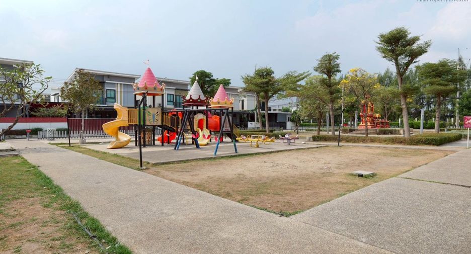 For sale 4 bedrooms townhouse in Lat Lum Kaeo, Pathum Thani