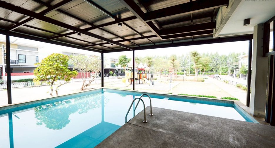 For sale 4 bedrooms townhouse in Lat Lum Kaeo, Pathum Thani