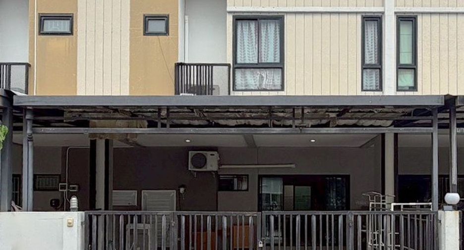 For sale 4 bedrooms townhouse in Lat Lum Kaeo, Pathum Thani