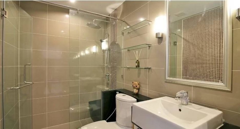 For rent and for sale 1 bed condo in Sathon, Bangkok