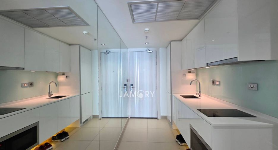 For rent and for sale 1 bed condo in Pratumnak, Pattaya
