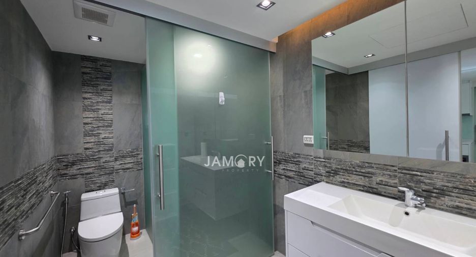For rent and for sale 1 bed condo in Pratumnak, Pattaya